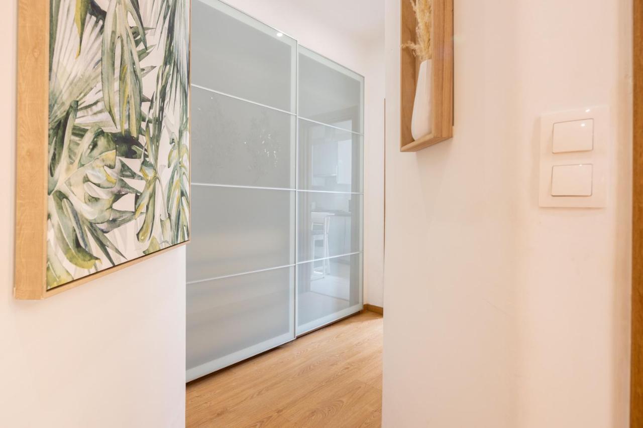 Serene 2bdr W/ Patio By Lovelystay *